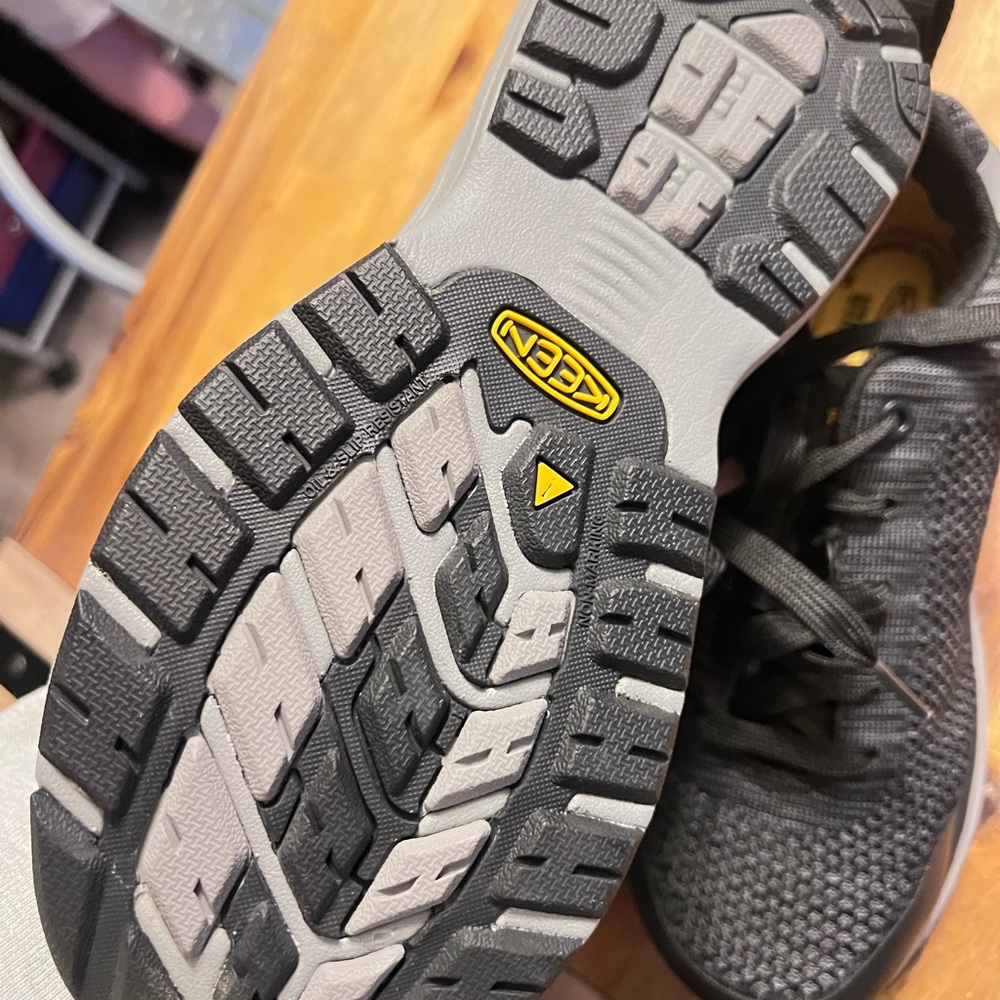 KEEN Men's Black and Gray Sneakers - Picture 3 of 5